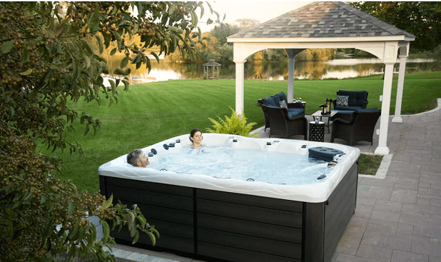 Jacuzzi în curte
