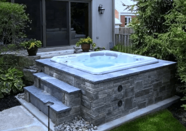Idee pentru jacuzzi în curți